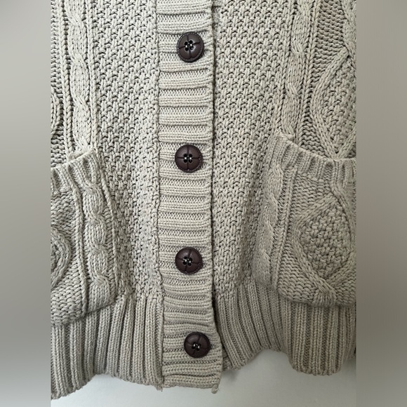 Oyisis Crème Cable Knit Cardign Size S/M - Picture 4 of 4